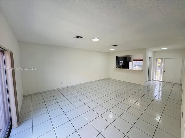 $2,900 | 16134 Emerald Cove Road, Unit 16134, Weston, FL 33331