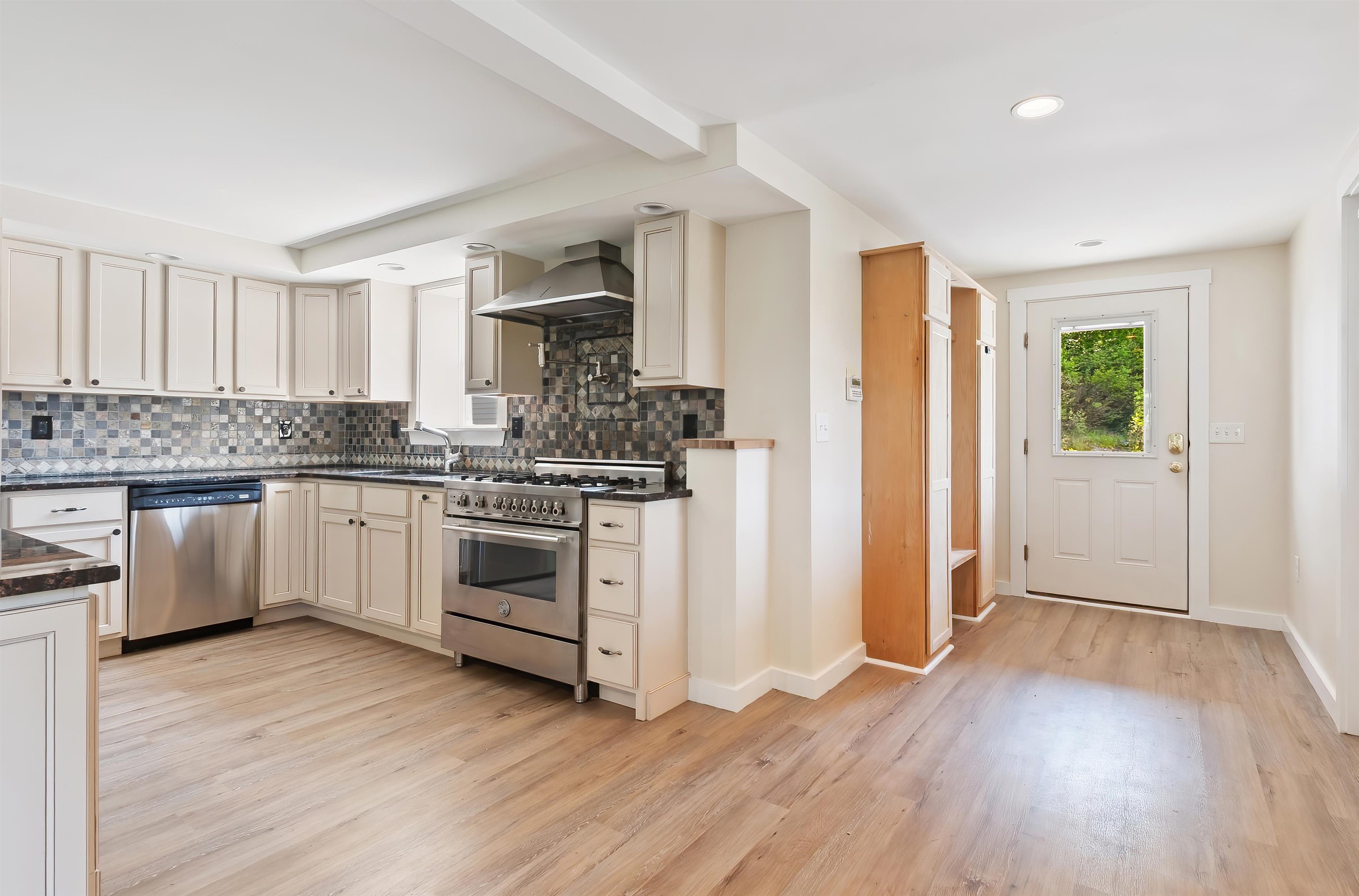 91 Bouldervale Road Grantham, NH 03753 - Photo 4 of 38 Gallery Image 4