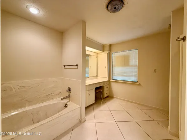 $229,900 | 52 Cascades Circle West, Clinton, MS 39056