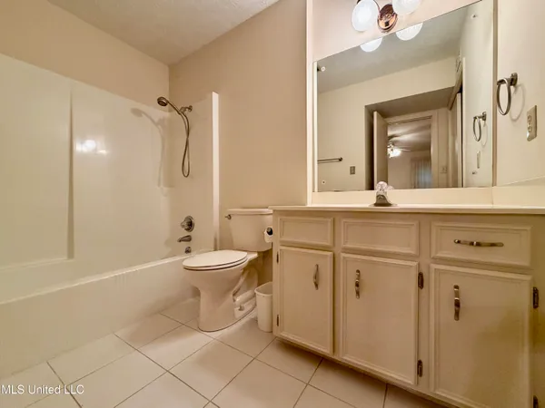 $236,000 | 52 Cascades Circle West, Clinton, MS 39056