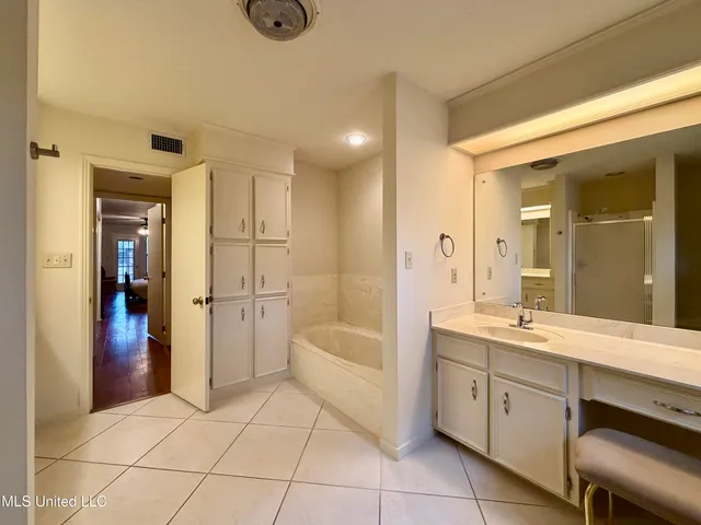 $236,000 | 52 Cascades Circle West, Clinton, MS 39056