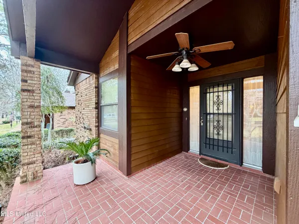 $229,900 | 52 Cascades Circle West, Clinton, MS 39056