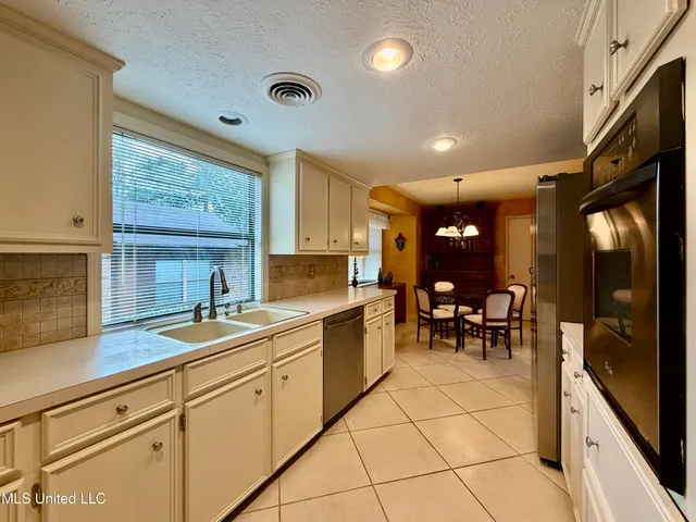 $236,000 | 52 Cascades Circle West, Clinton, MS 39056