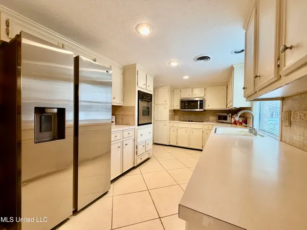 $236,000 | 52 Cascades Circle West, Clinton, MS 39056