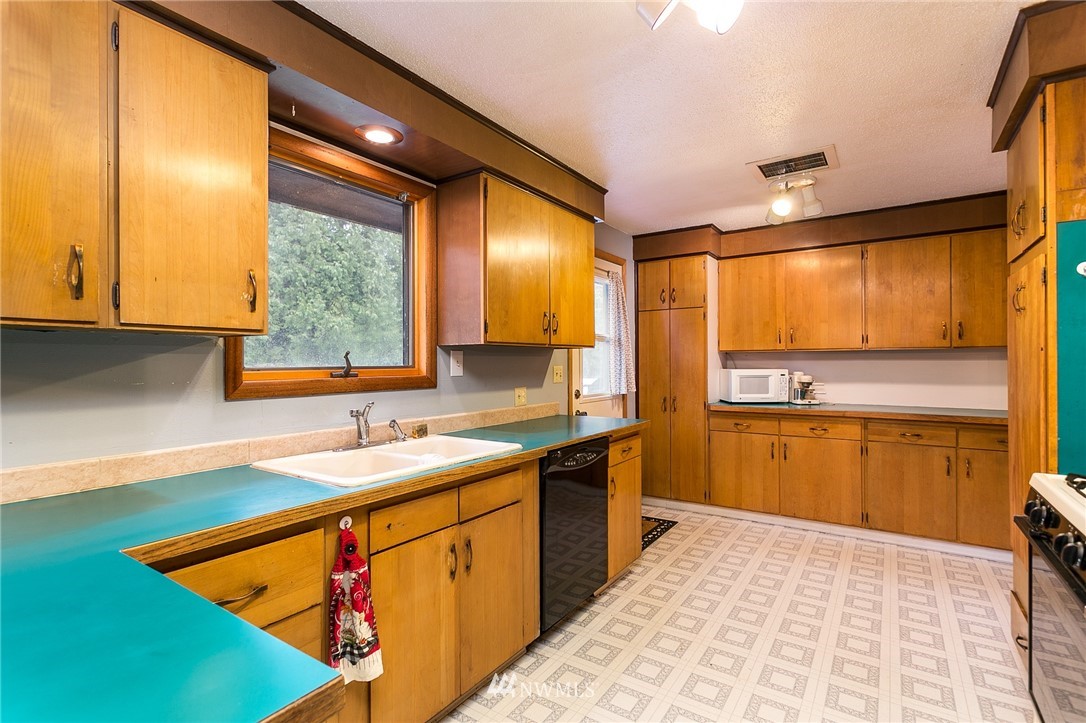 4493 Aldrich Road Bellingham, WA 98226 - Photo 9 of 39 Gallery Image 9
