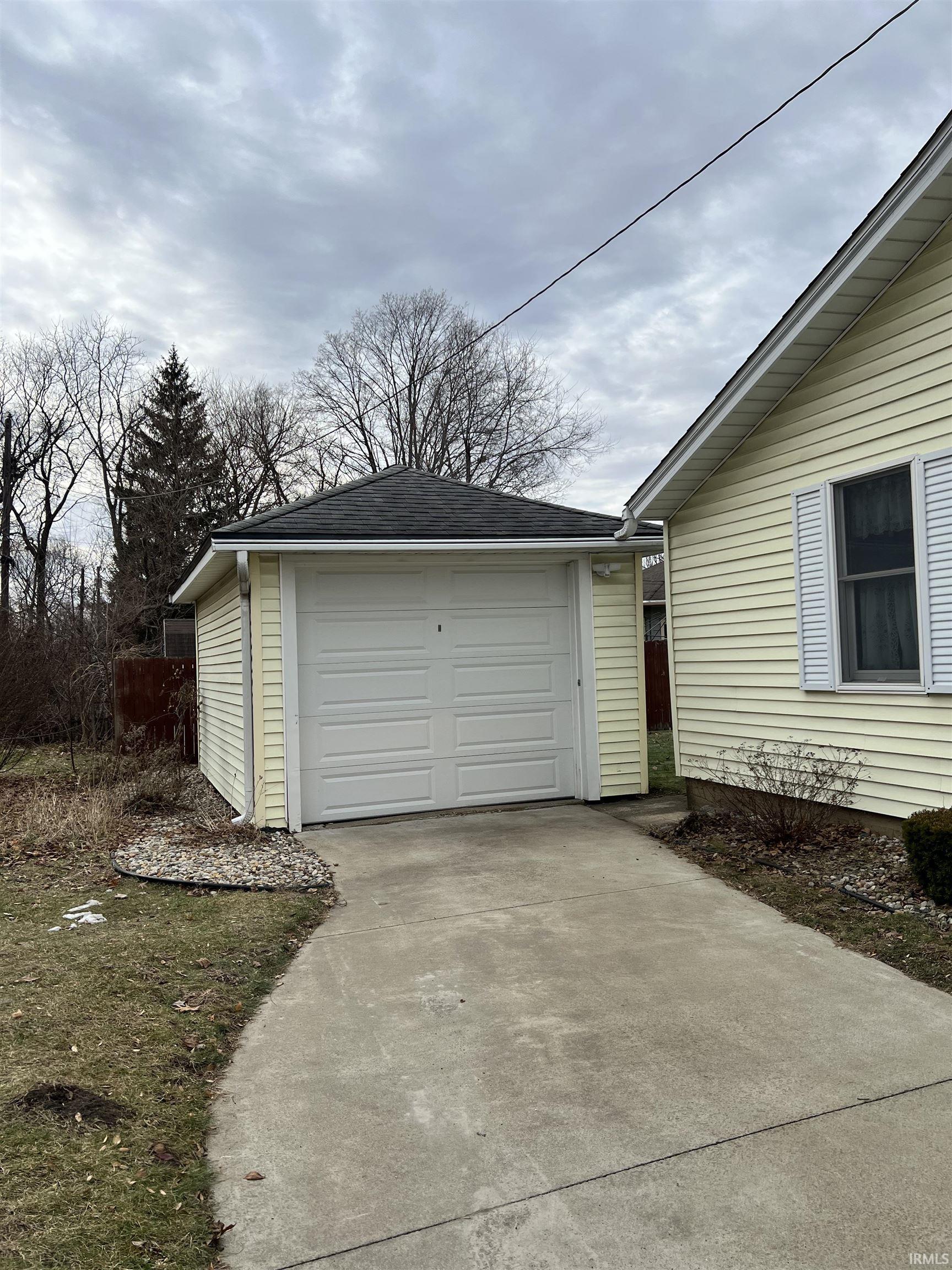 115 North Maple Avenue Warsaw, IN 46580 - Photo 2 of 21
