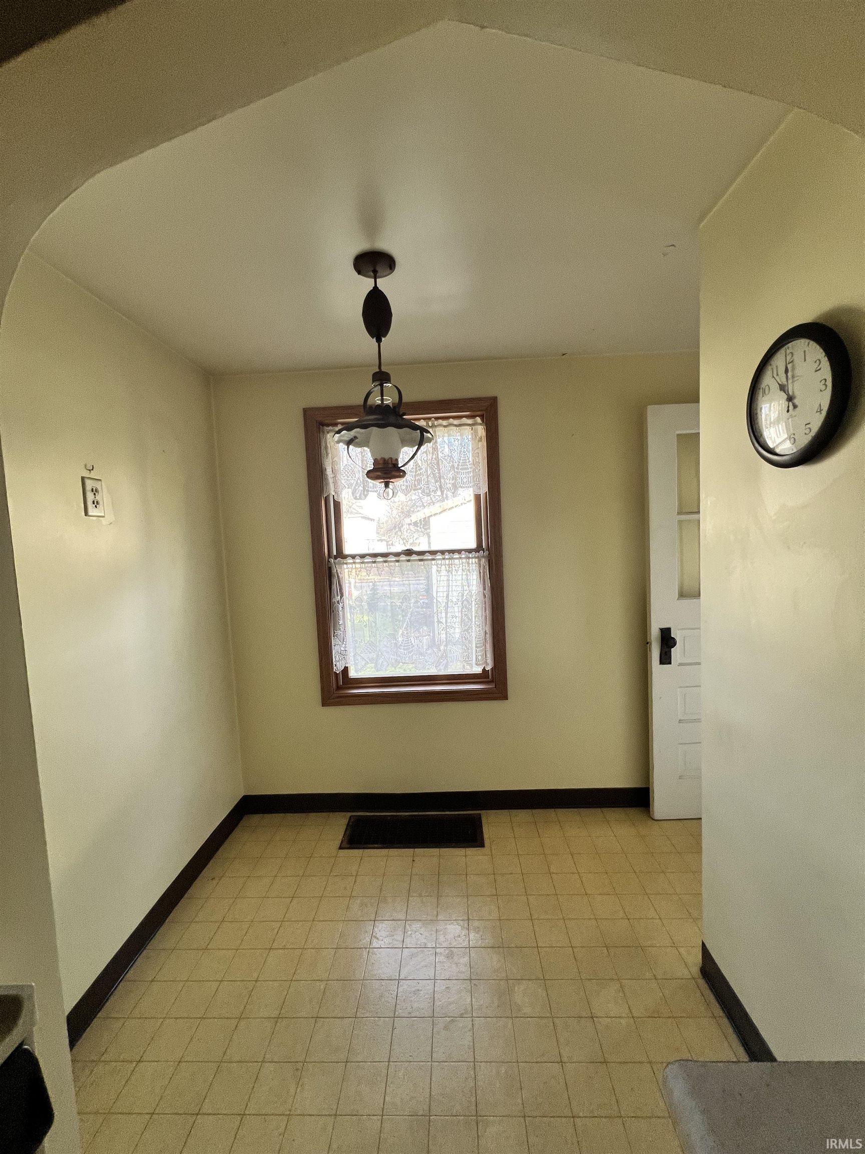 115 North Maple Avenue Warsaw, IN 46580 - Photo 9 of 21
