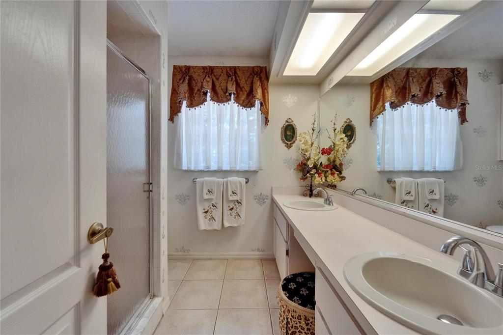 11120 Lu Wista Road Brooksville, FL 34601 - Photo 22 of 50 a bathroom with a sink and mirror with bathtub