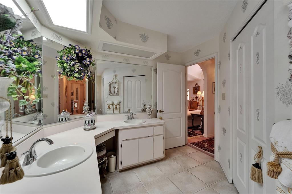 11120 Lu Wista Road Brooksville, FL 34601 - Photo 26 of 50 a en suite bathroom with a double vanity sink and a mirror