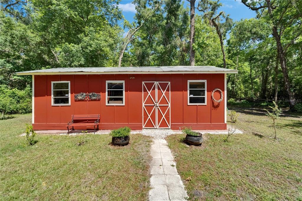 11120 Lu Wista Road Brooksville, FL 34601 - Photo 32 of 50 a backyard of a house with barbeque oven
