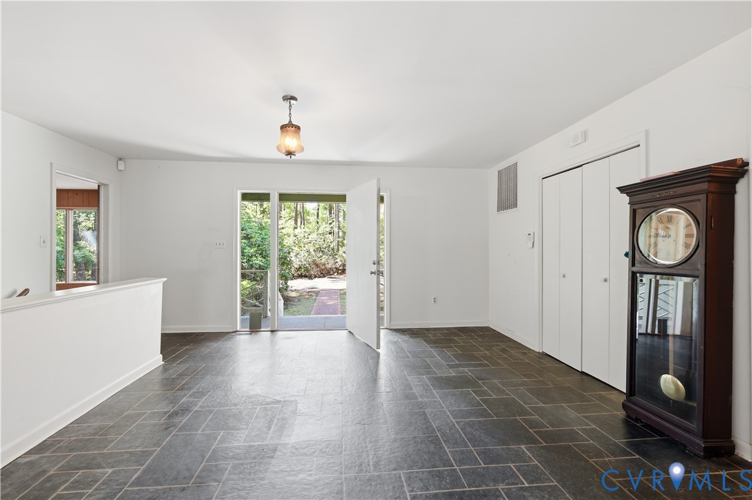 2037 Dodson Road Petersburg, VA 23805 - Photo 8 of 46