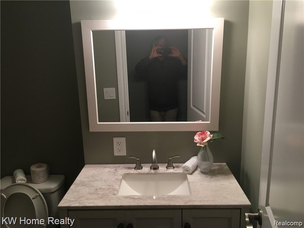 5490 Inkster Road West Bloomfield, MI 48323 - Photo 8 of 22