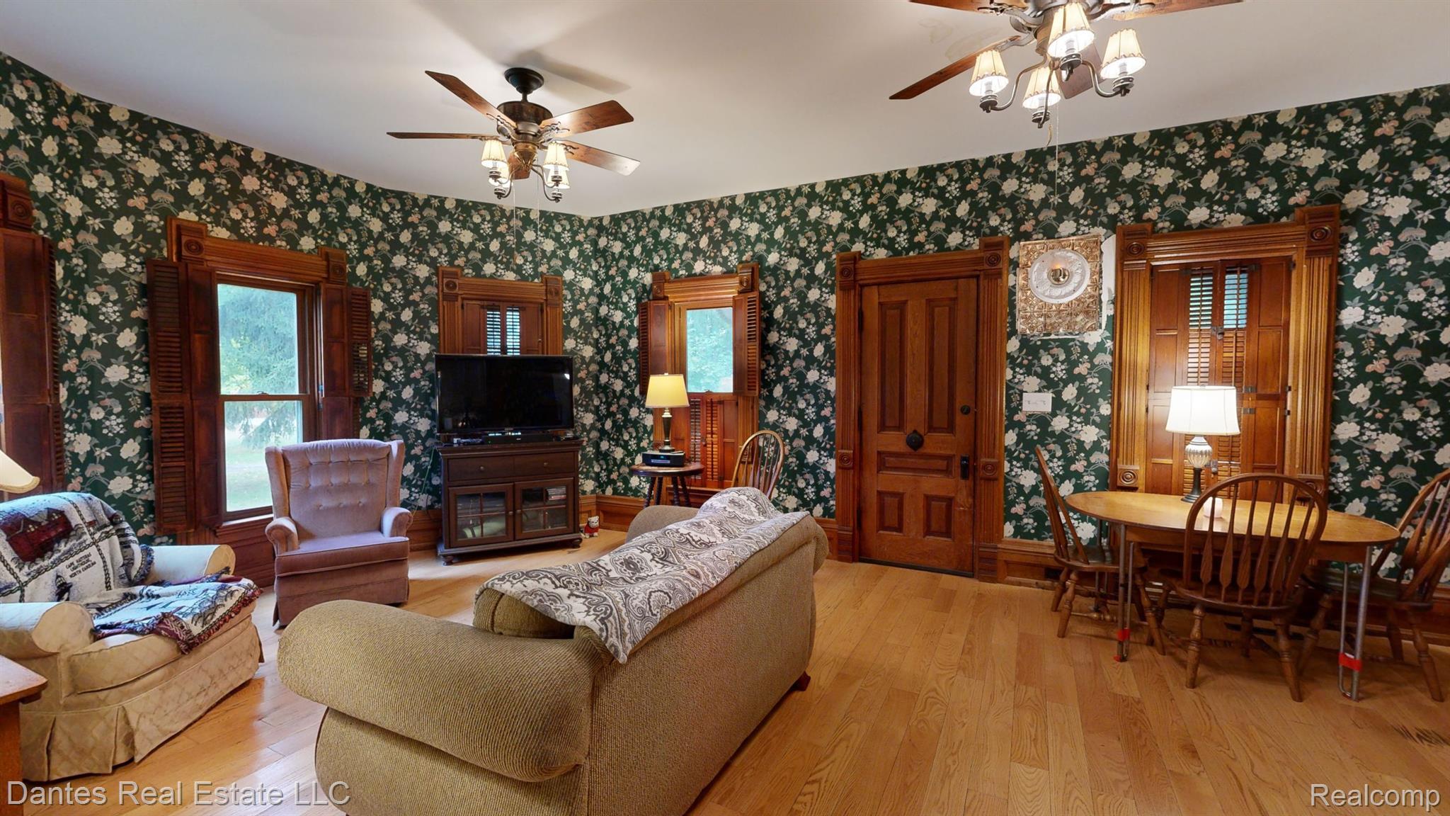 4684 West Gannon Road Fowlerville, MI 48836 - Photo 16 of 39 Living Room