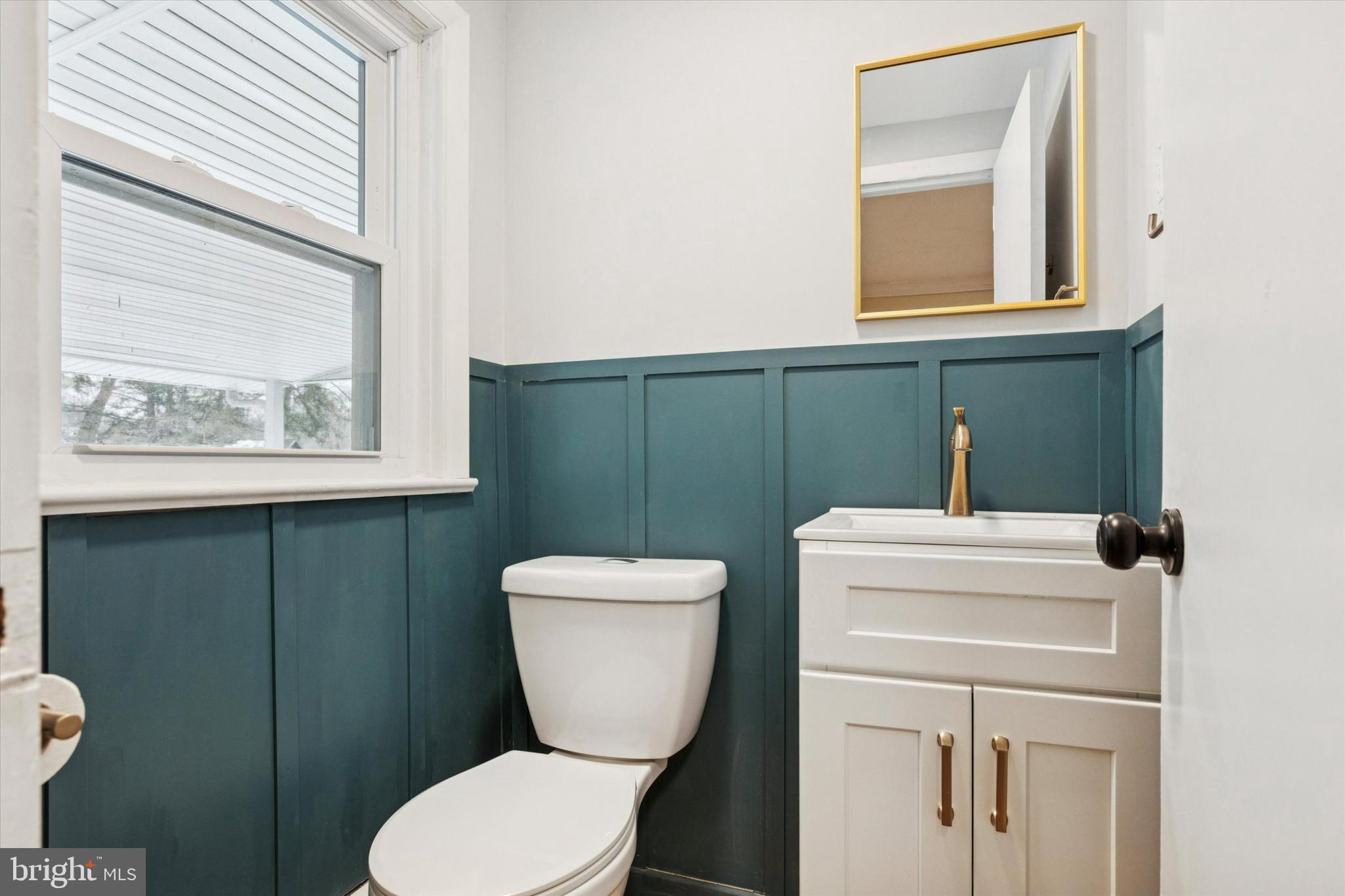 27 Borton Road Audubon, PA 19403 - Photo 17 of 25 Half-bath
