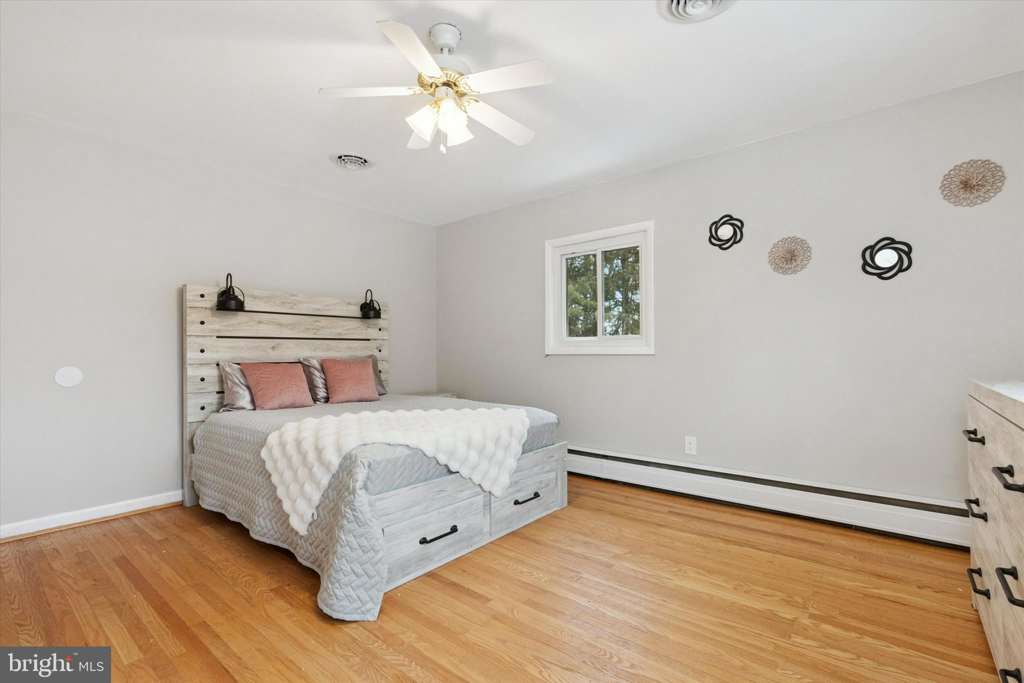 27 Borton Road Audubon, PA 19403 - Photo 10 of 25 Spacious Main bedroom