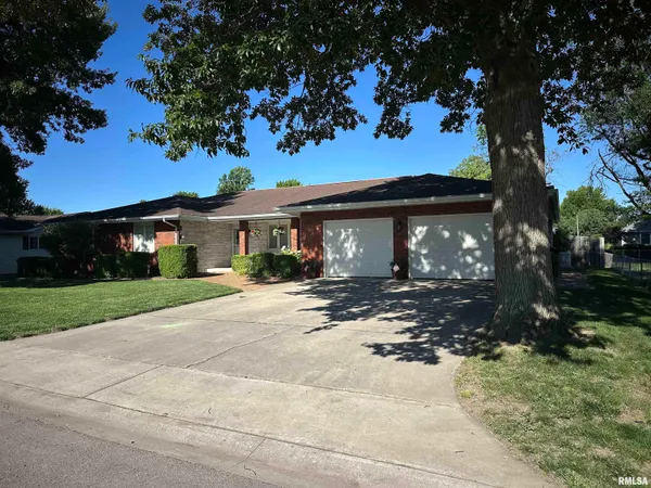 $279,900 | 1219 Frisina Street, Pawnee, IL 62558
