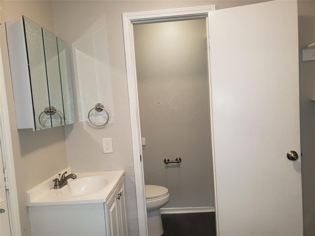 644 South Rogers Road Irving, TX 75060 - Photo 12 of 19