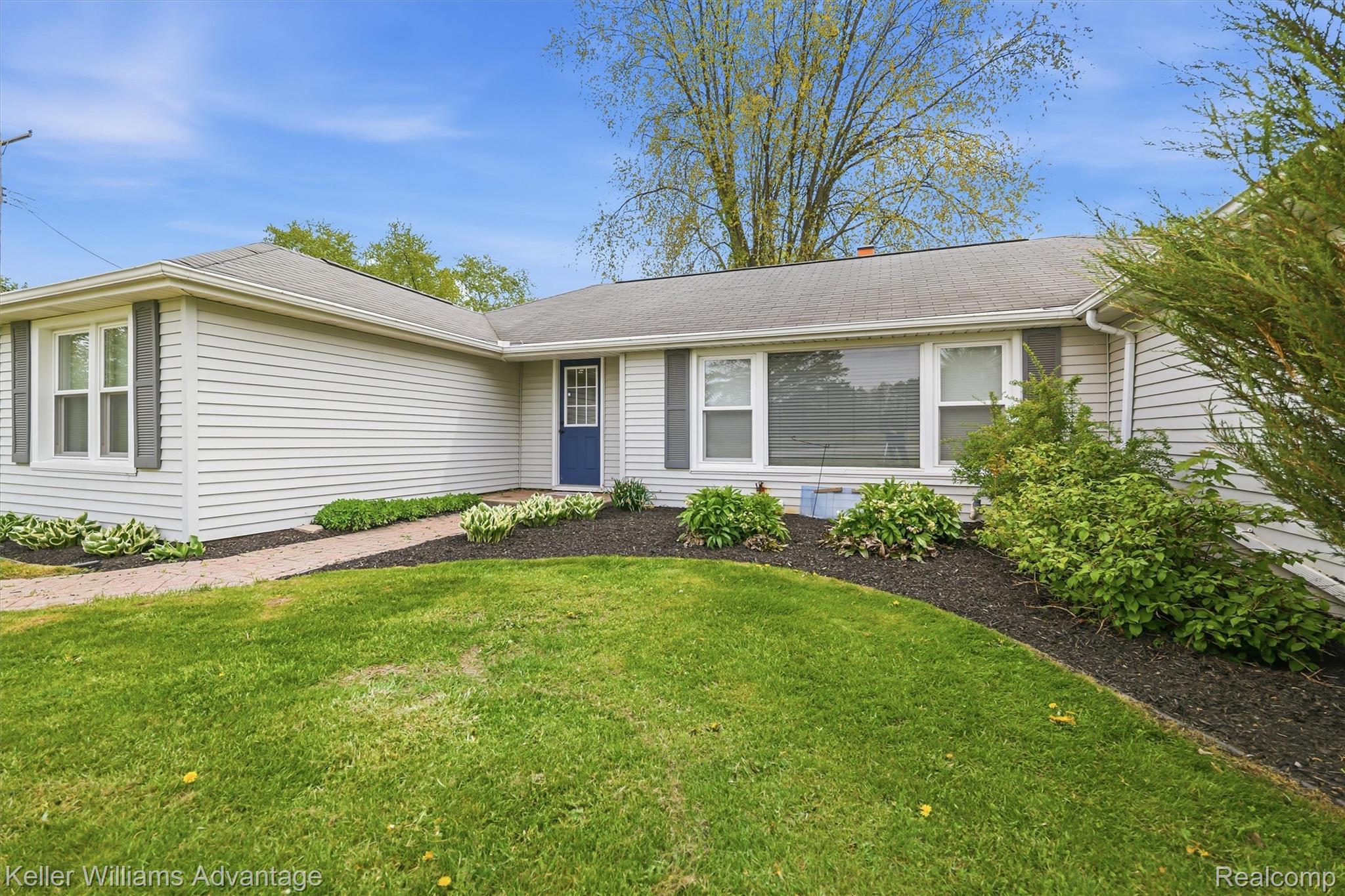 6595 Bray Road Vassar, MI 48768 - Photo 7 of 64 Ranch-style home featuring a front lawn