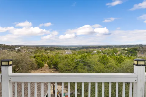 $724,500 | 900 Deer Creek Circle, Dripping Springs, TX 78620