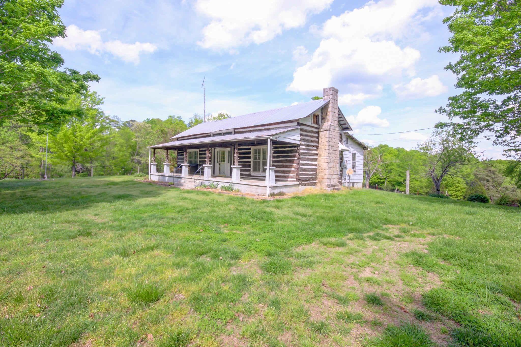 a view of a house with a backyard