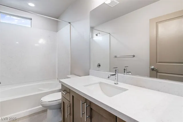 $2,833 | 8176 Caldera Creek Street, Las Vegas, NV 89113