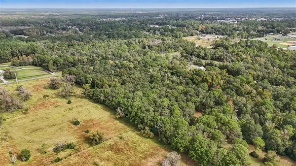 an aerial view of a yard