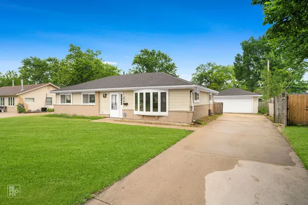 $399,900 | 75 Kingman Lane, Hoffman Estates, IL 60169