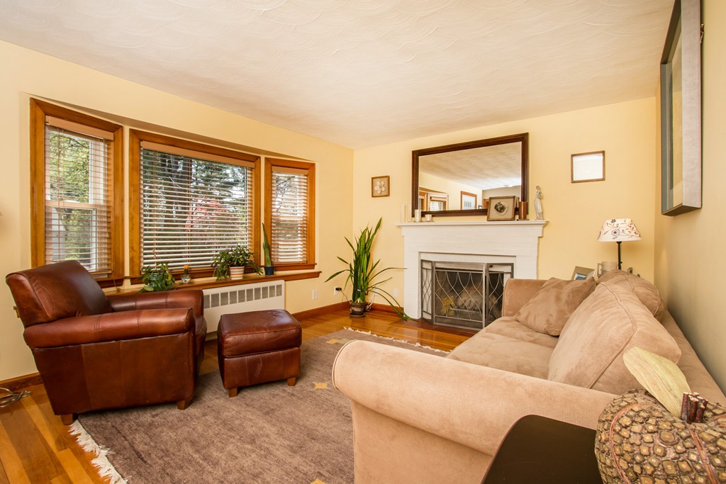14 Foster Road Burlington, MA 01803 - Photo 5 of 30 Gallery Image 5