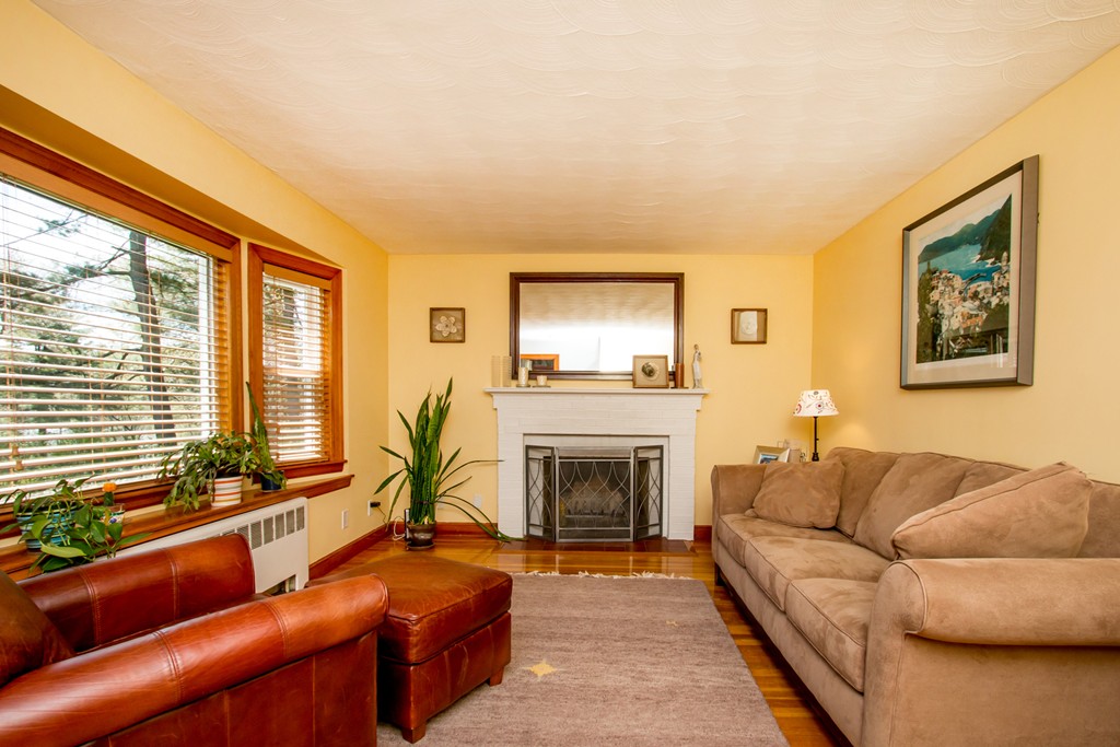 14 Foster Road Burlington, MA 01803 - Photo 6 of 30 Gallery Image 6