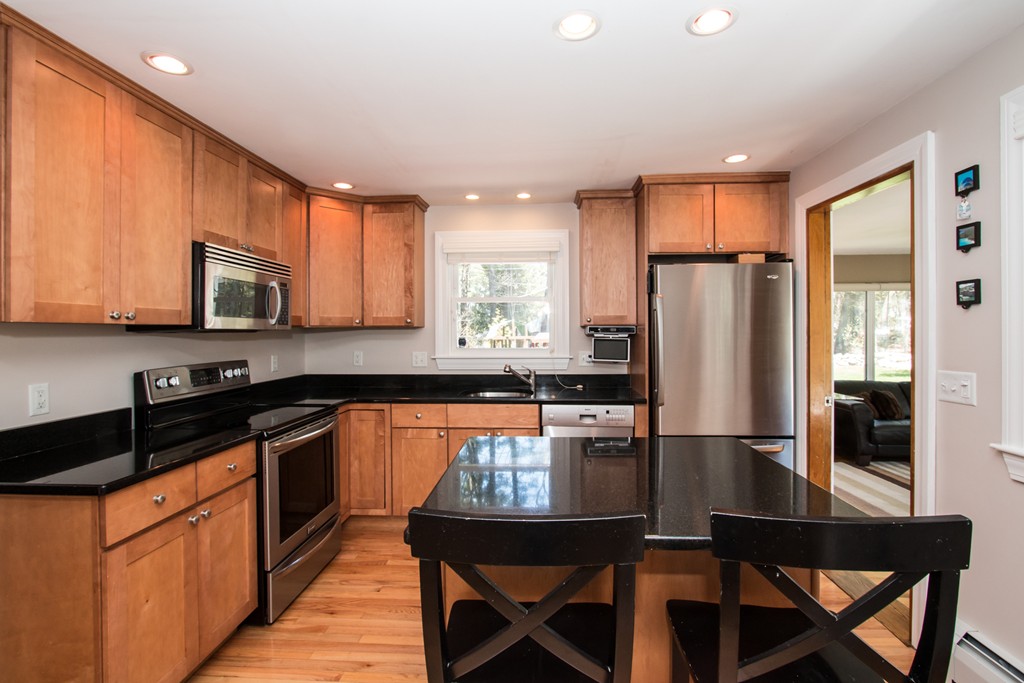 14 Foster Road Burlington, MA 01803 - Photo 9 of 30 Gallery Image 9