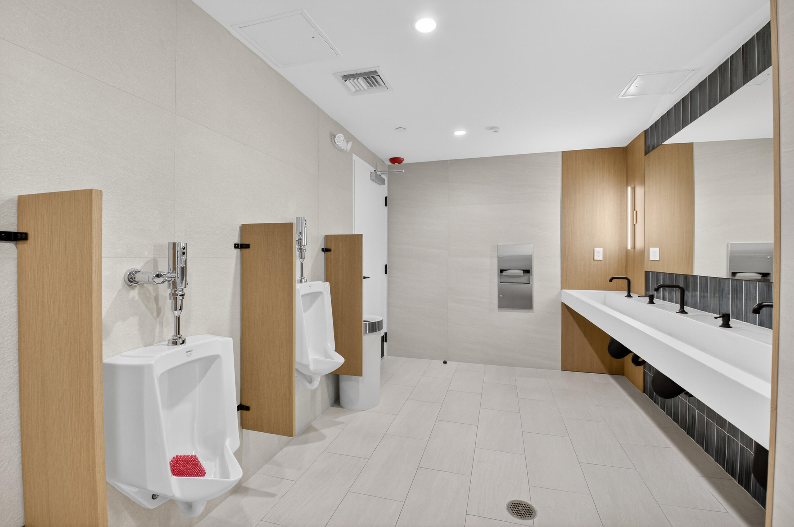 2707 North Ocean Boulevard, Unit D706 Boca Raton, FL 33431 - Photo 78 of 80 a bathroom with a double vanity sink mirror and tub