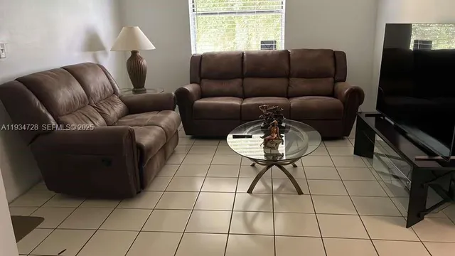 $2,200 | 670 Northwest 114th Avenue, Unit 204, Sweetwater, FL 33172