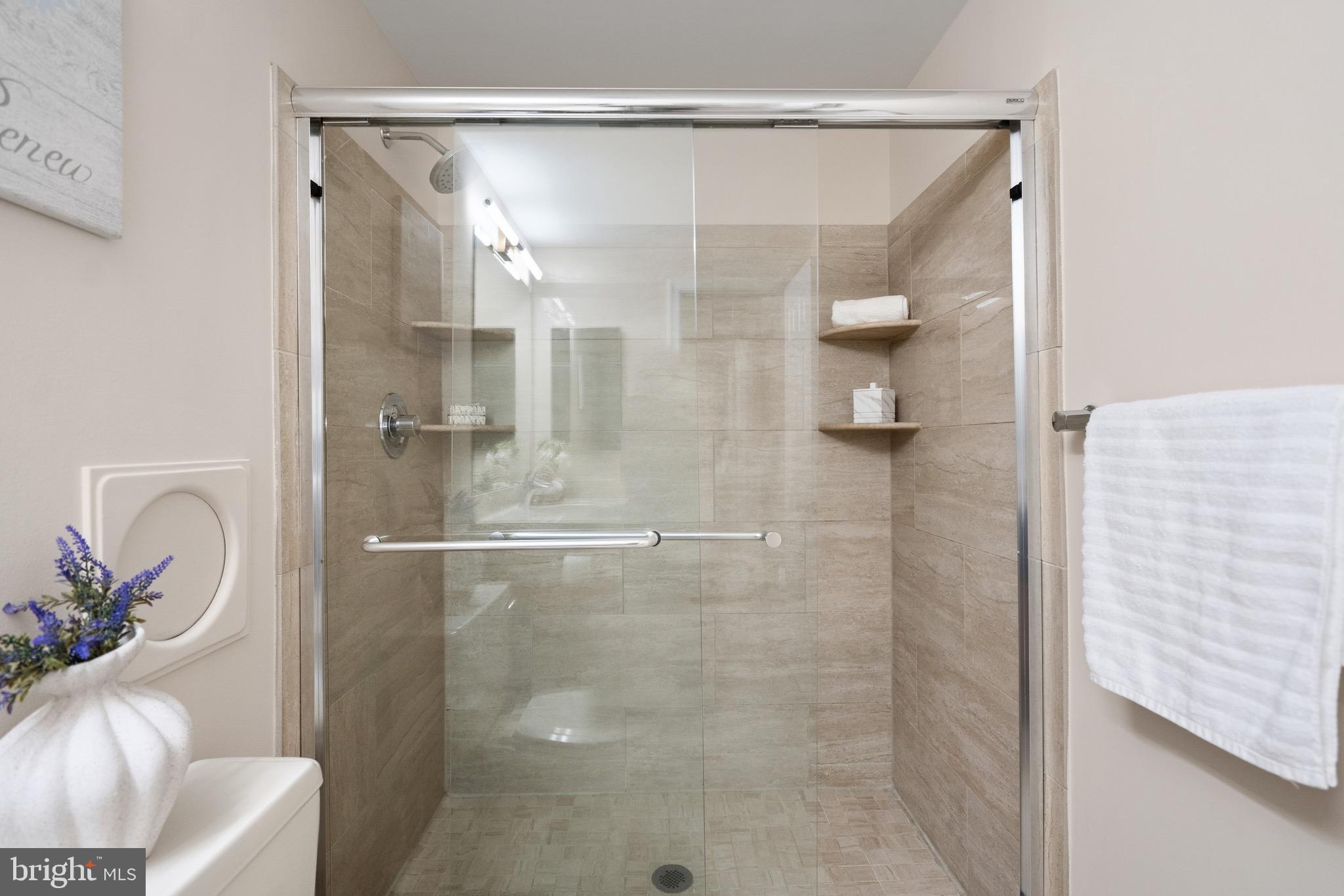 8943 Park Forest Drive Springfield, VA 22152 - Photo 49 of 74 En-suite bathroom