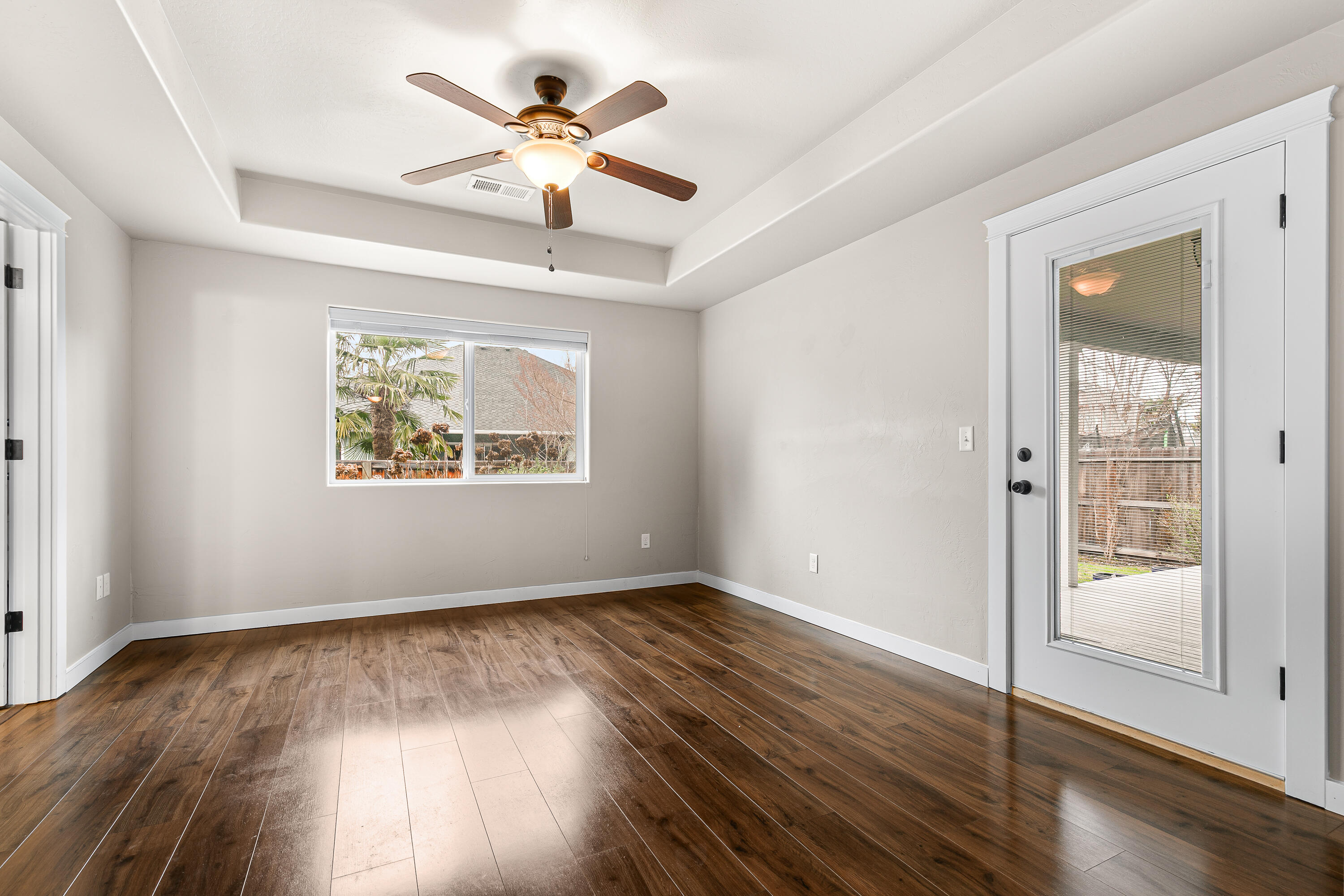 3288 Grant Road Central Point, OR 97502 - Photo 12 of 30 Large Primary Suite with ceiling fan and access to the back patio.