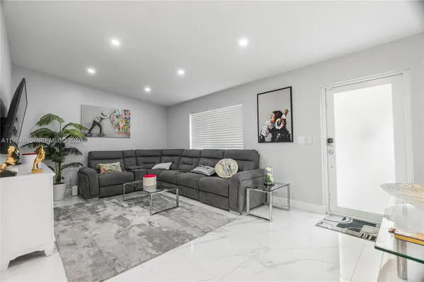 $4,000 | 2222 Southwest 138th Avenue, Miami, FL 33175