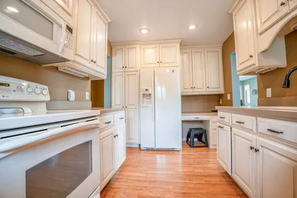 $425,000 | 13226 53rd Street Northeast, Spicer, MN 56288