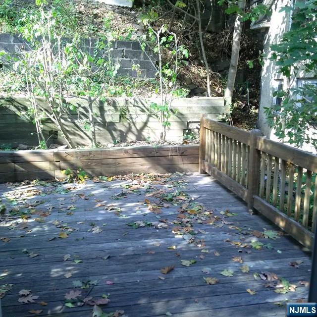 3 Old Wood Road, Unit 2 Edgewater, NJ 07020 - Photo 9 of 10 a view of a yard with wooden fence