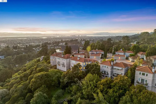 $929,000 | 4636 Redwood Road, Oakland, CA 94619