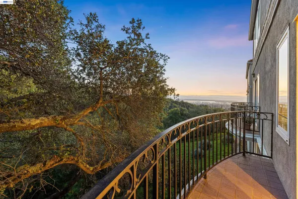 $929,000 | 4636 Redwood Road, Oakland, CA 94619