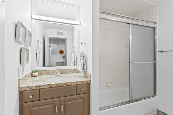 $929,000 | 4636 Redwood Road, Oakland, CA 94619