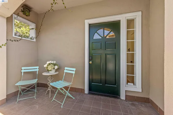 $929,000 | 4636 Redwood Road, Oakland, CA 94619