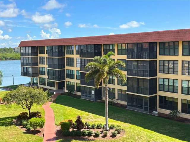 $569,000 | 19701 Gulf Boulevard, Unit 407, Indian Shores, FL 33785