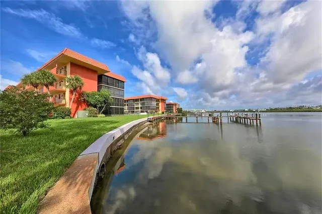 $569,000 | 19701 Gulf Boulevard, Unit 407, Indian Shores, FL 33785