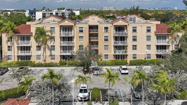 $314,900 | 529 East Sheridan Street, Unit 108, Dania Beach, FL 33004