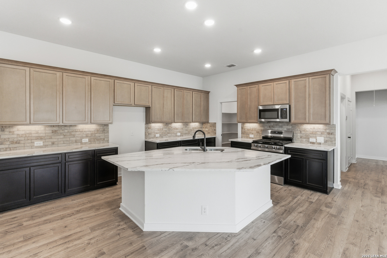 9427 Hidden Stone Schertz, TX 78154 - Photo 14 of 36