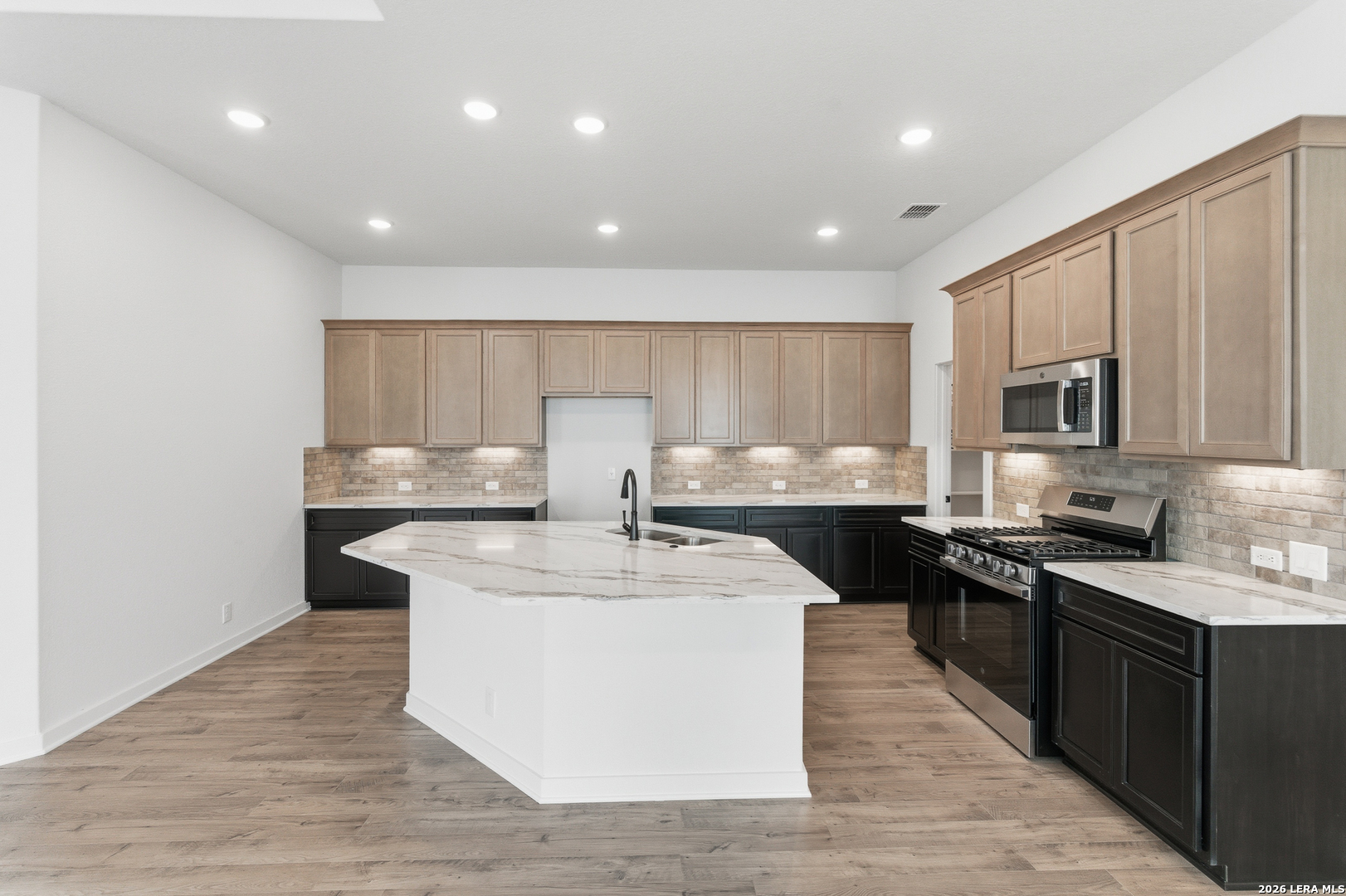 9427 Hidden Stone Schertz, TX 78154 - Photo 15 of 36