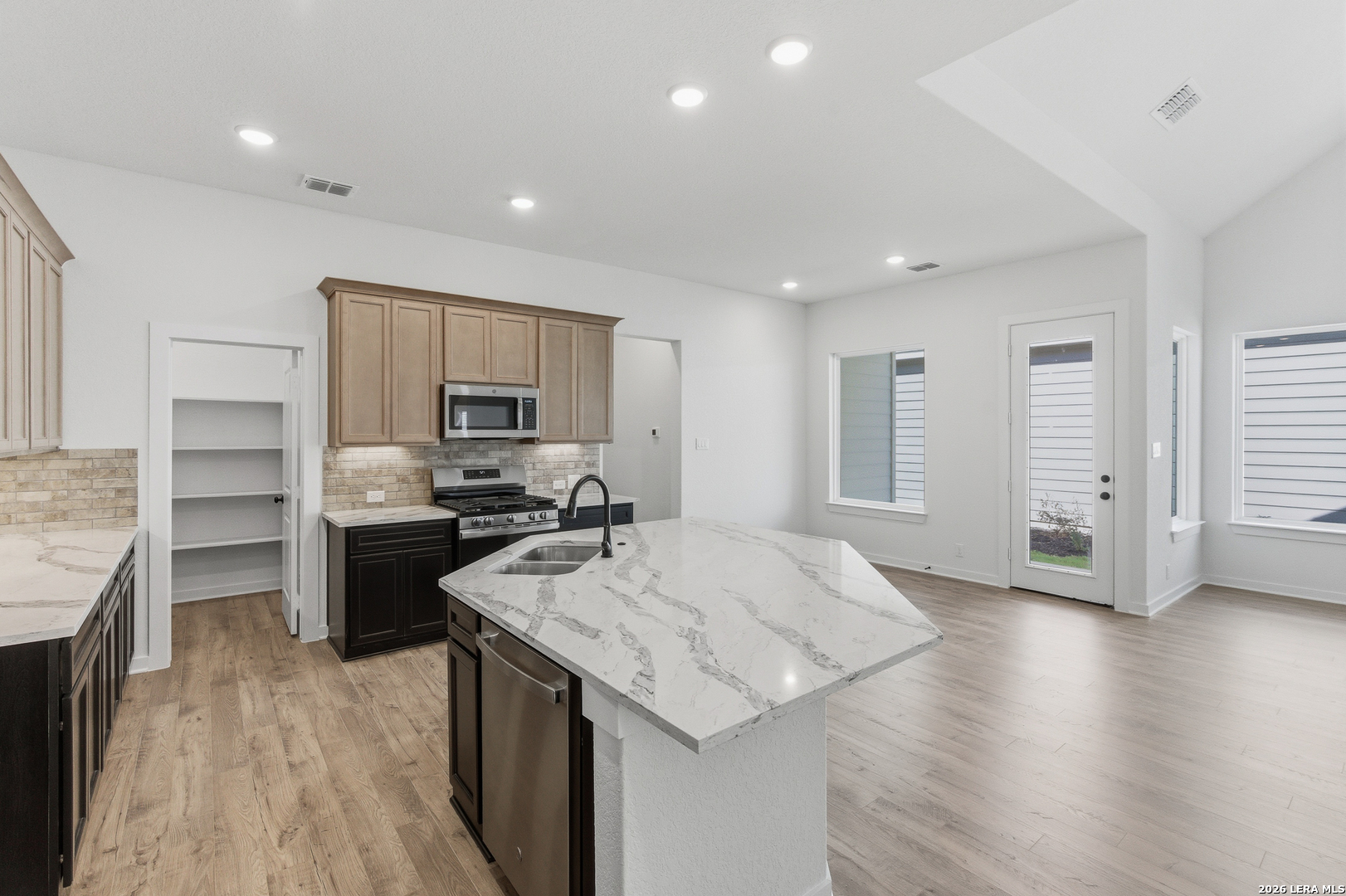 9427 Hidden Stone Schertz, TX 78154 - Photo 18 of 36