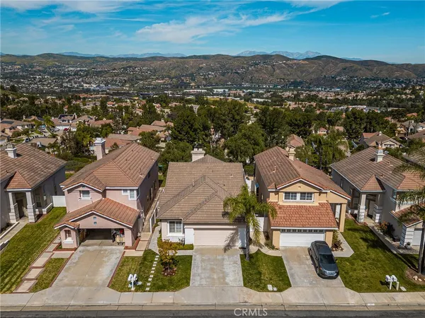 $1,225,000 | 927 South Firefly Drive, Anaheim Hills, CA 92808
