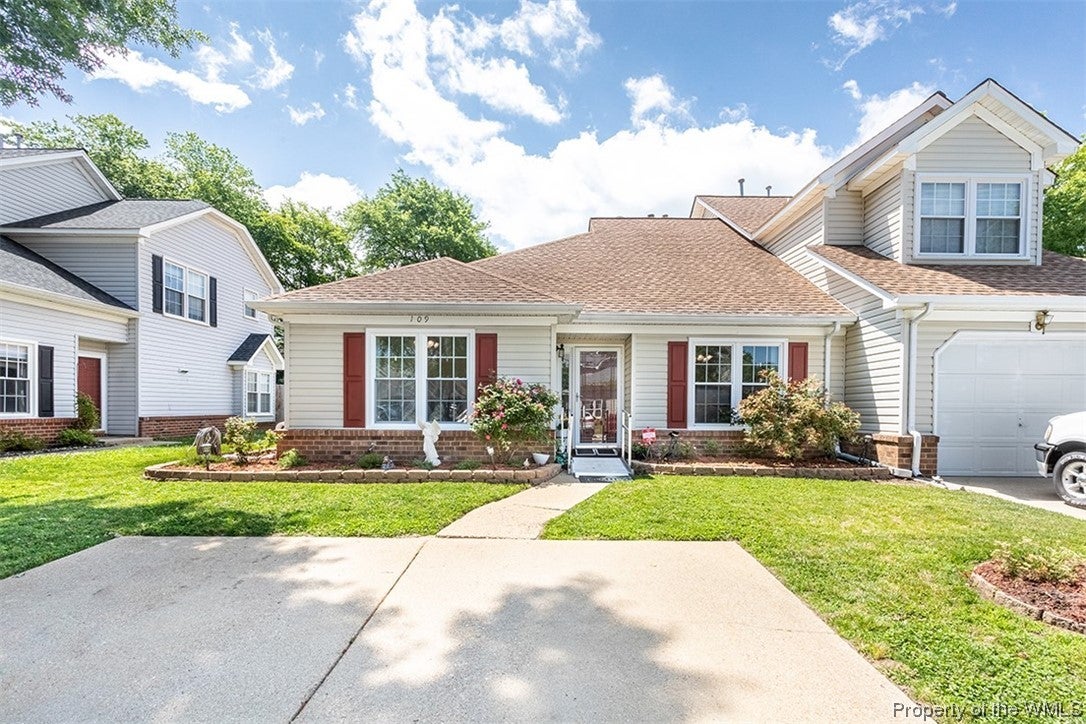 109 Rustling Oak Ridge Yorktown, VA 23692 - Photo 1 of 32 Gallery Image 1