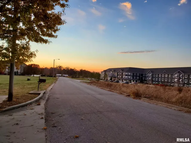 $1,000,000 | 2219 Reed Station Parkway, Carbondale, IL 62901